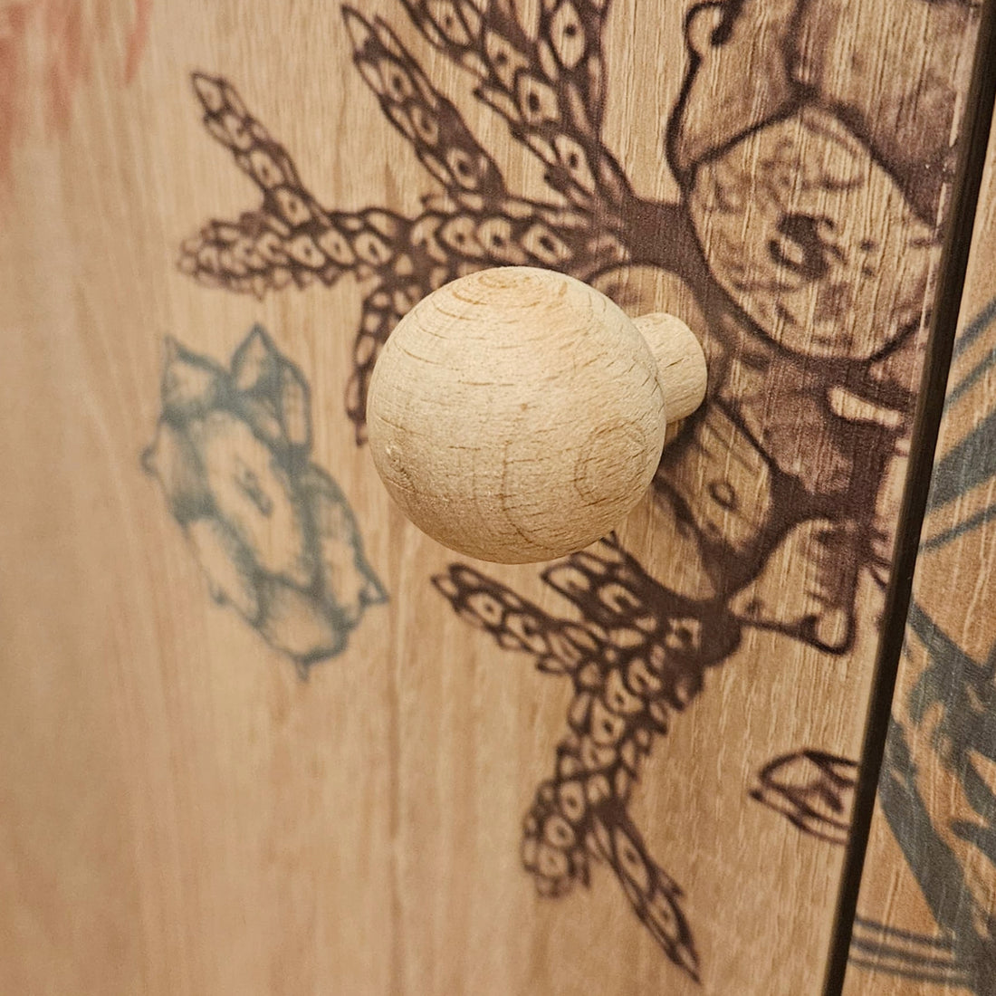 Leke Tutmaz, Kolay Temizlenir