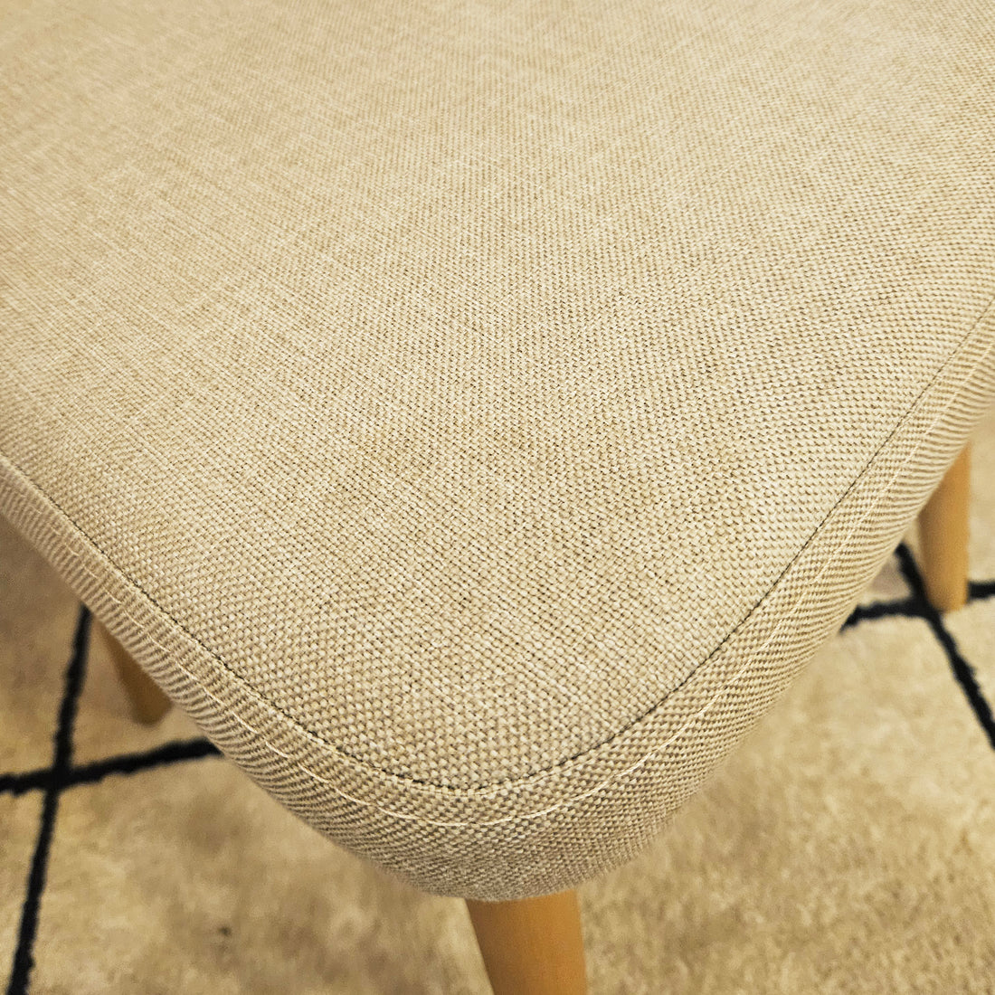 Leke Tutmaz, Kolay Temizlenir