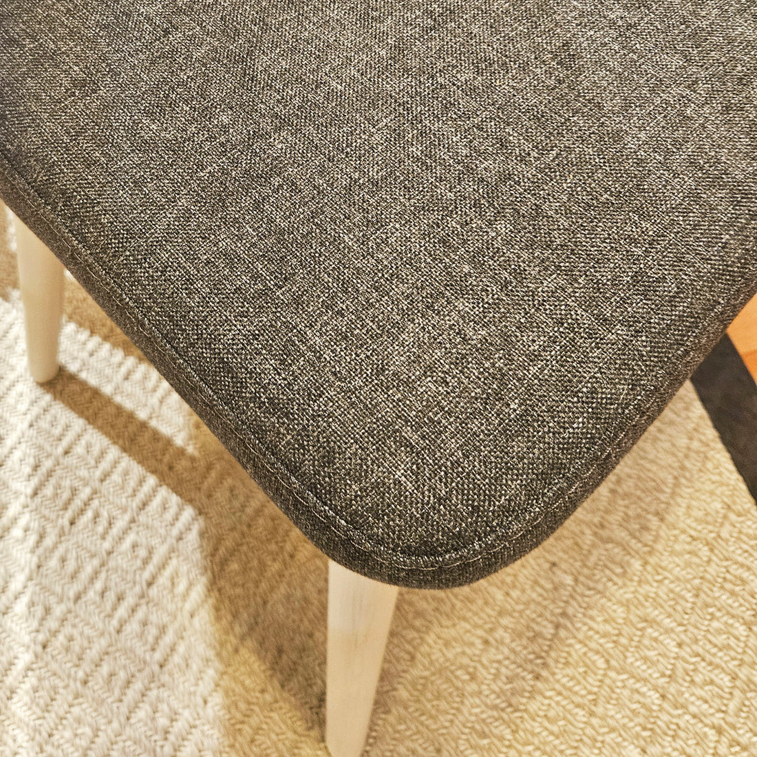 Leke Tutmaz, Kolay Temizlenir