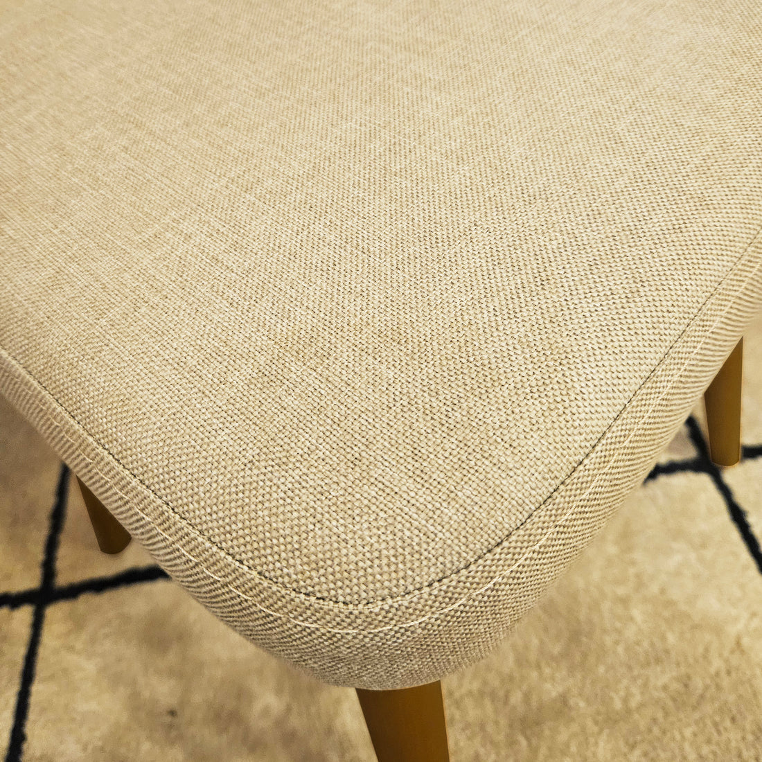 Leke Tutmaz, Kolay Temizlenir