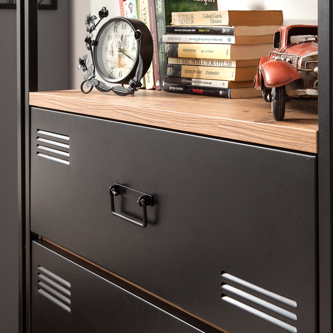 Leke Tutmaz, Kolay Temizlenir